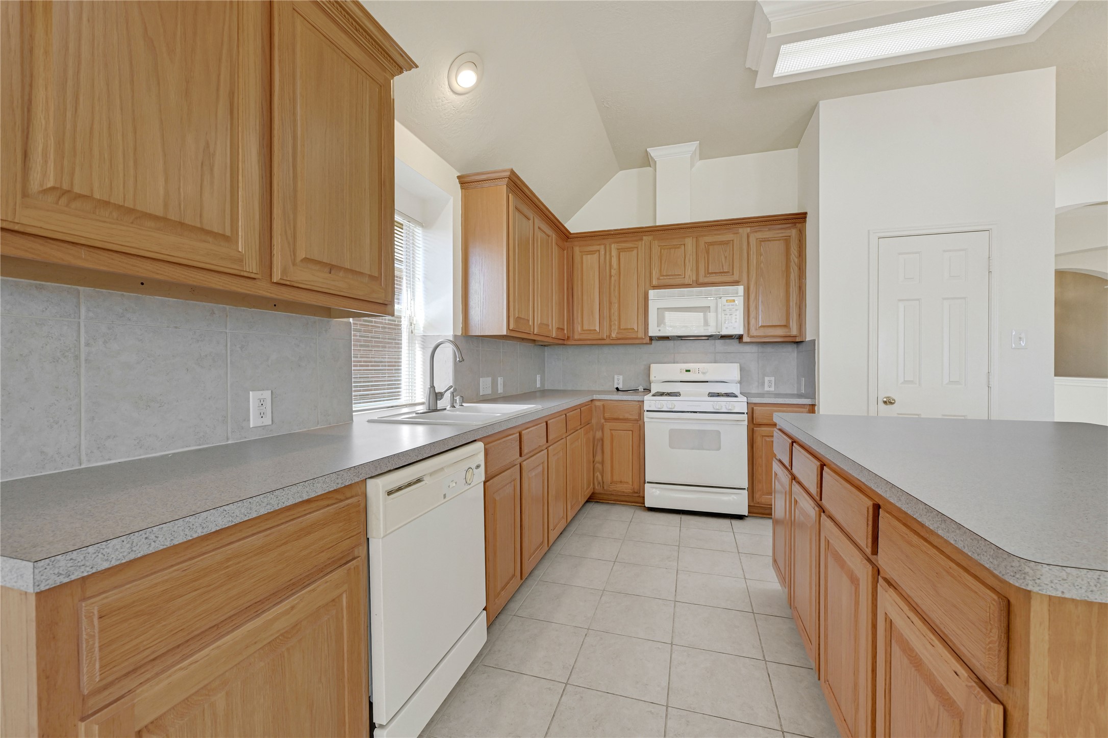19211 Westfield Parkway Property Photo 13