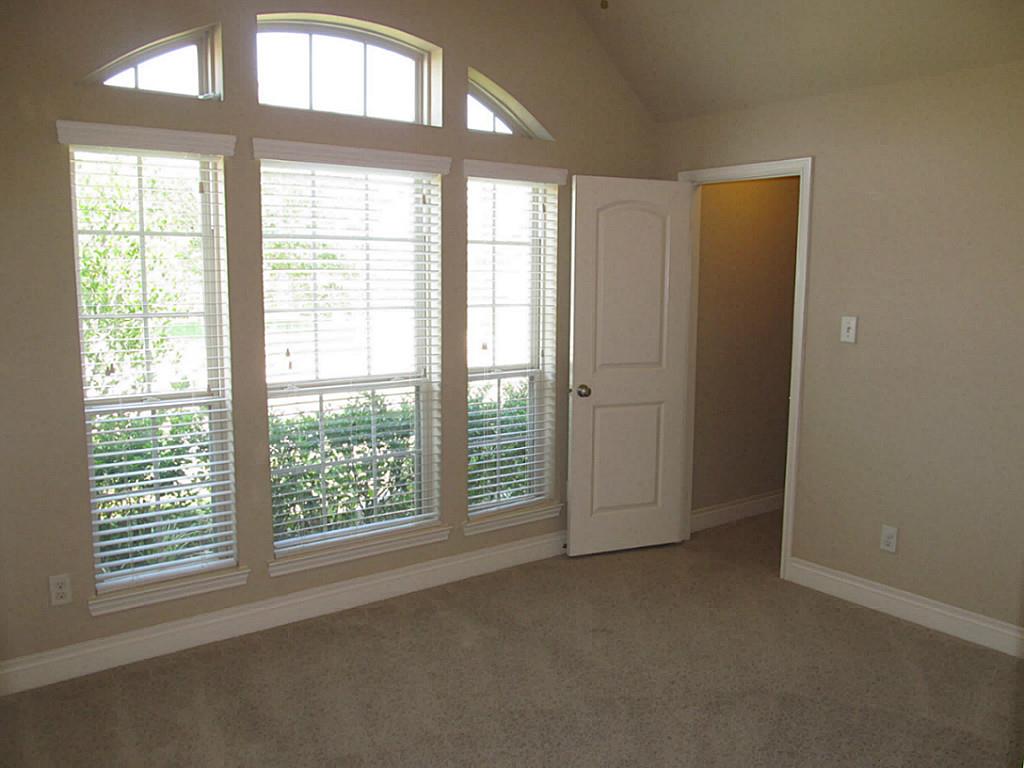 14104 Green Thicket Drive Property Photo 6