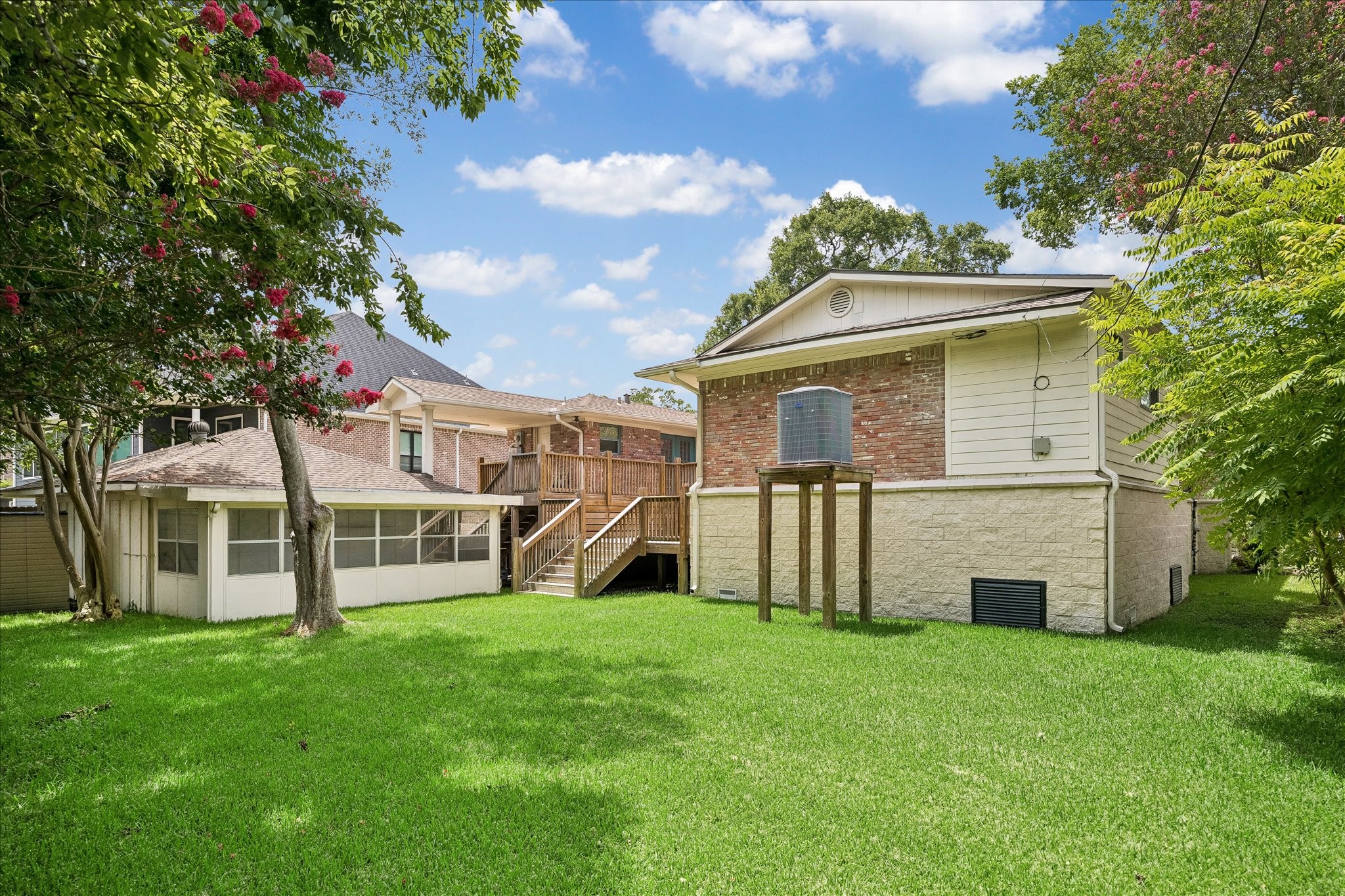 4715 Braesvalley Drive Property Photo 6