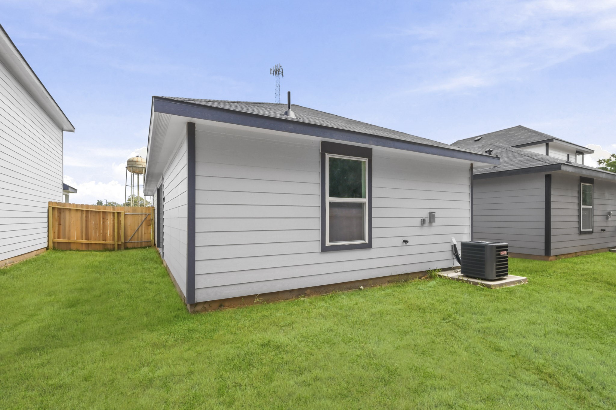 2425 Twin Court Property Photo 12