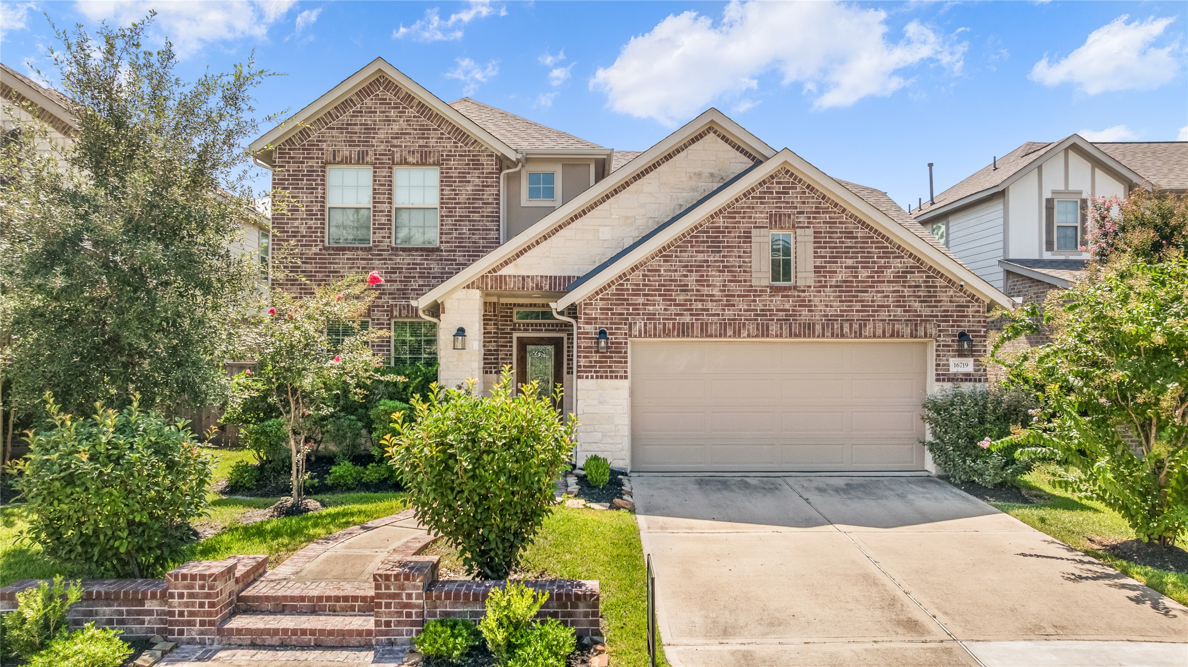 16719 Highland Country Drive Property Photo 1
