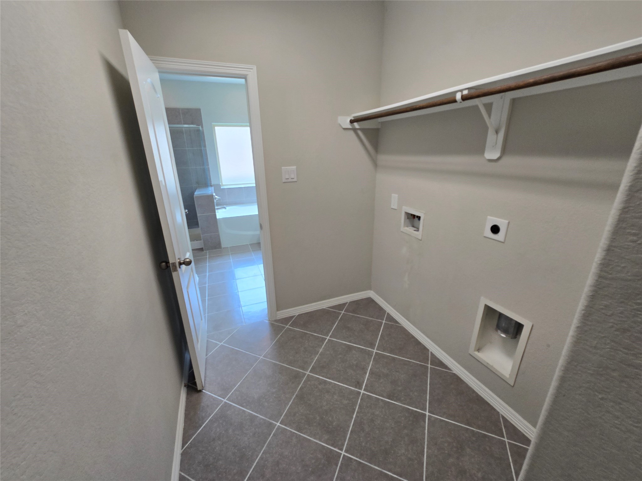 2027 Brookmont Drive Property Photo 8