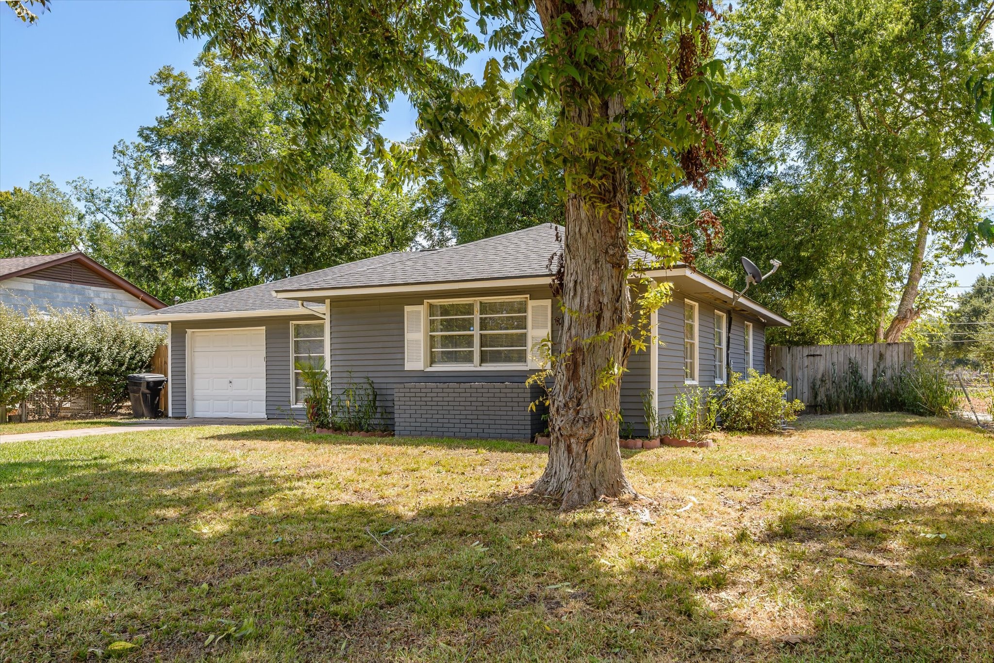 9802 Carmalee Street Property Photo 3