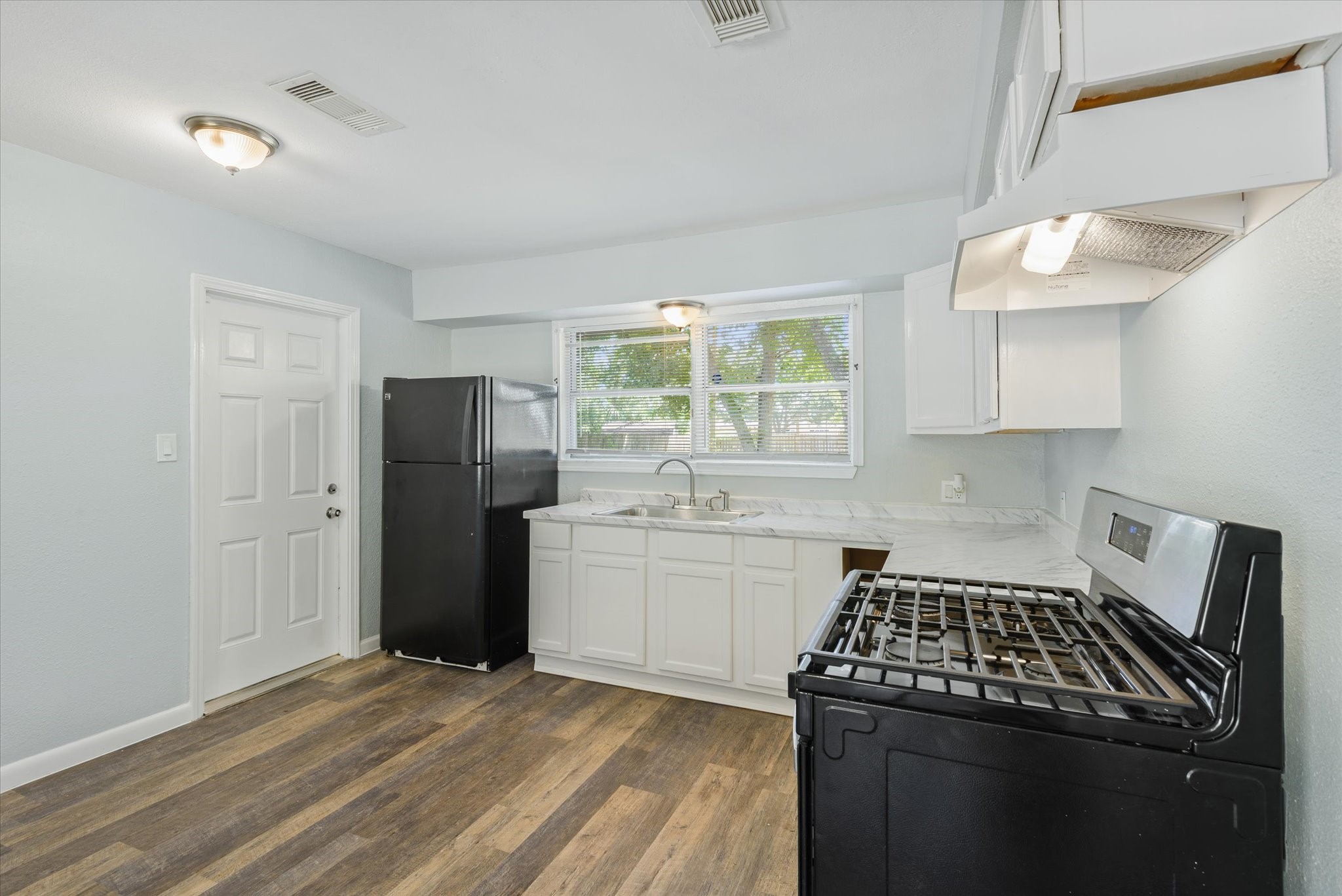9802 Carmalee Street Property Photo 6