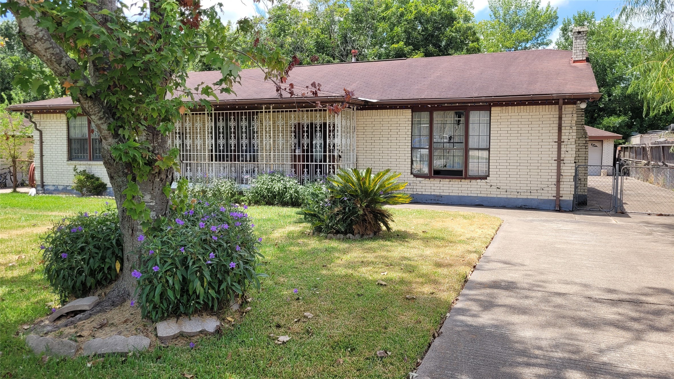 13015 Glenda Property Photo 1