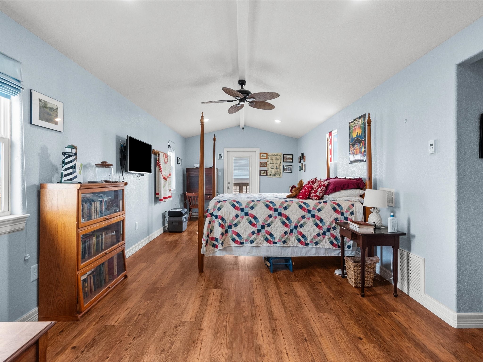 2032 Blue Water Highway Property Photo 27