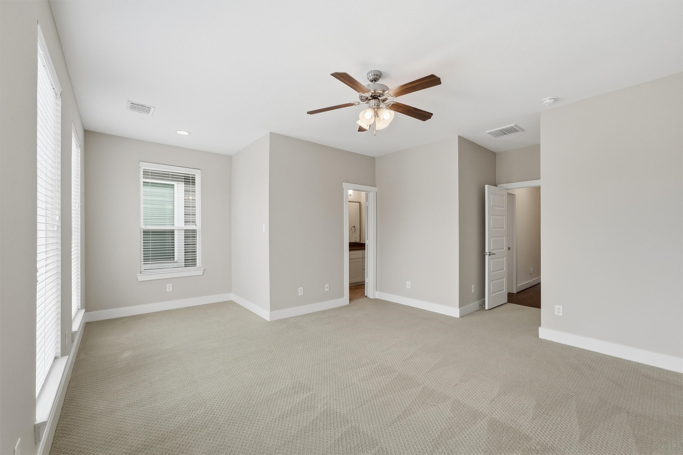5326 Darling Street Property Photo 15