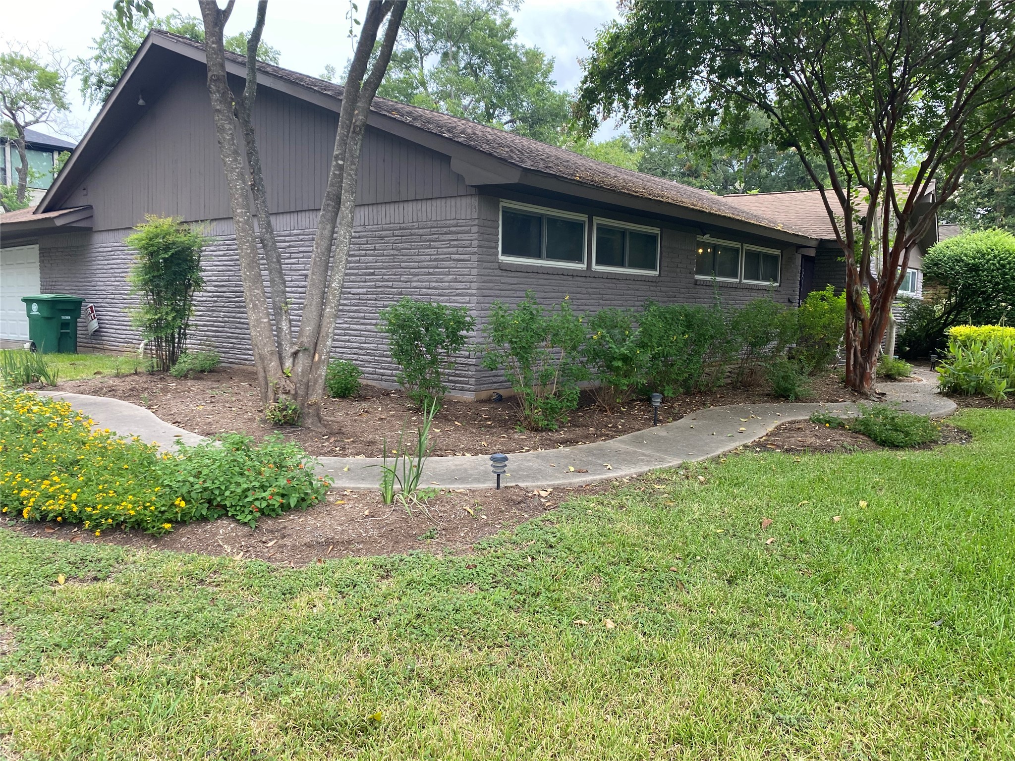 9614 Greenwillow Street Property Photo 3