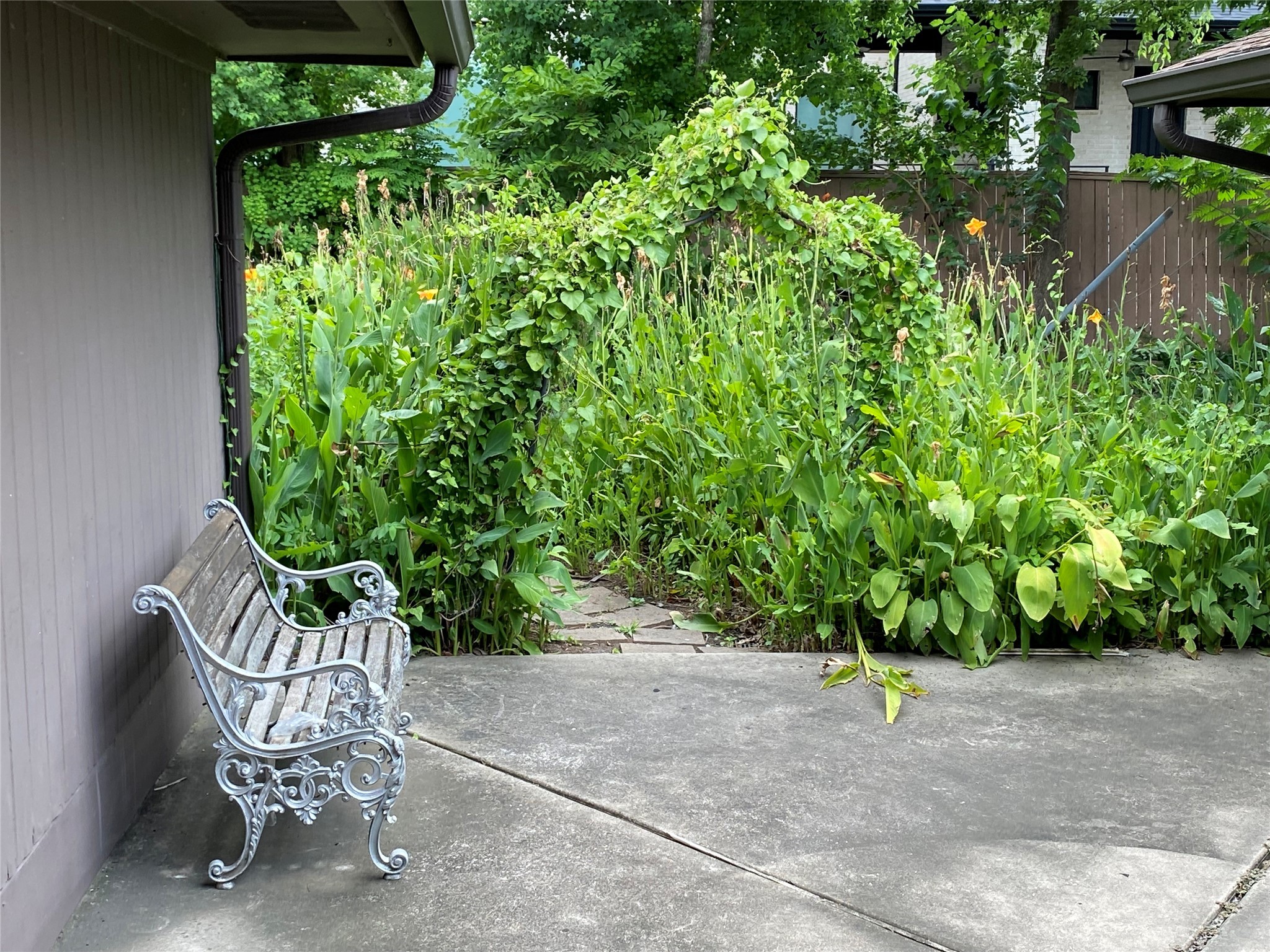 9614 Greenwillow Street Property Photo 28