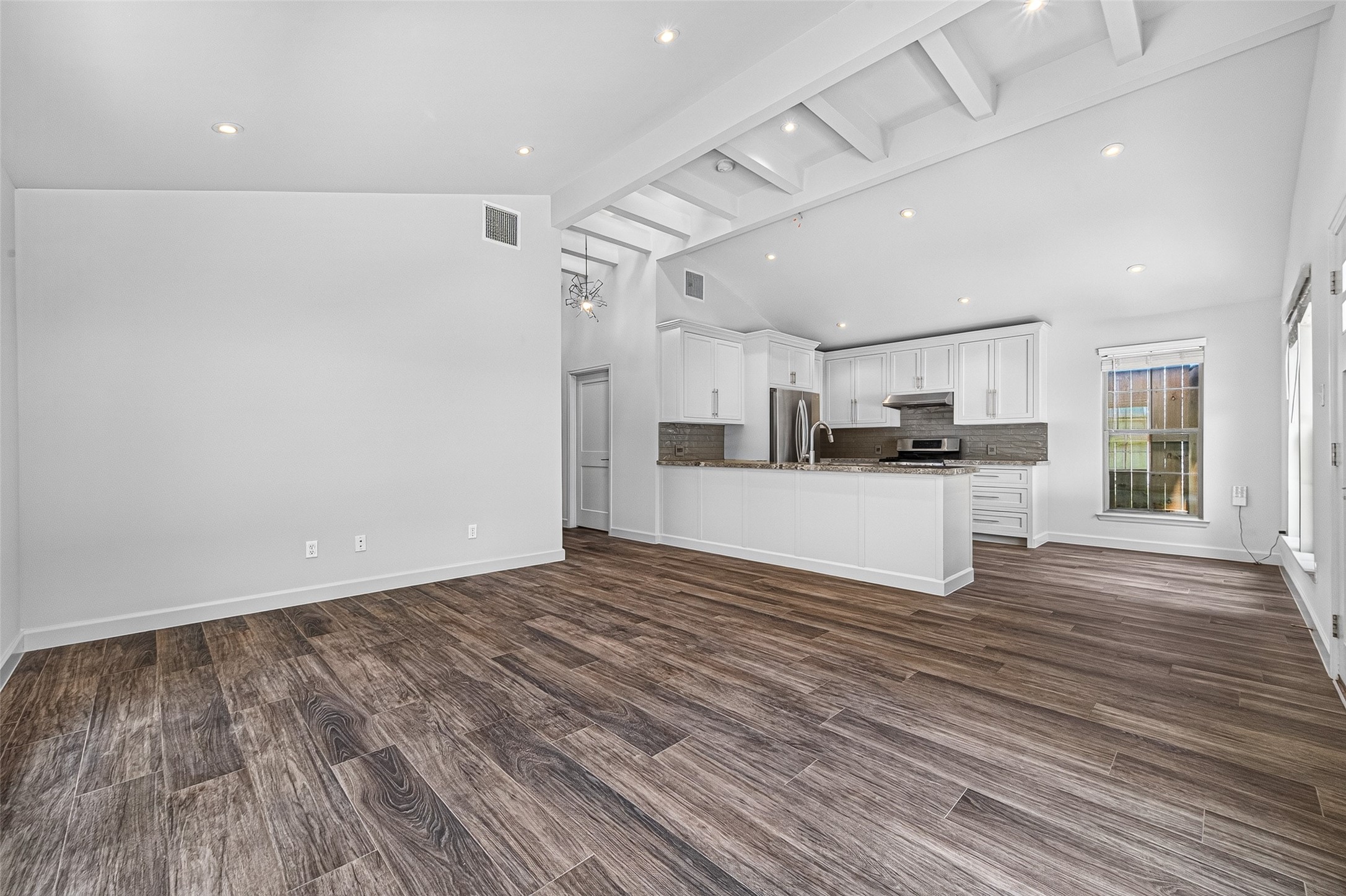 6441 Kirby Drive Property Photo 4