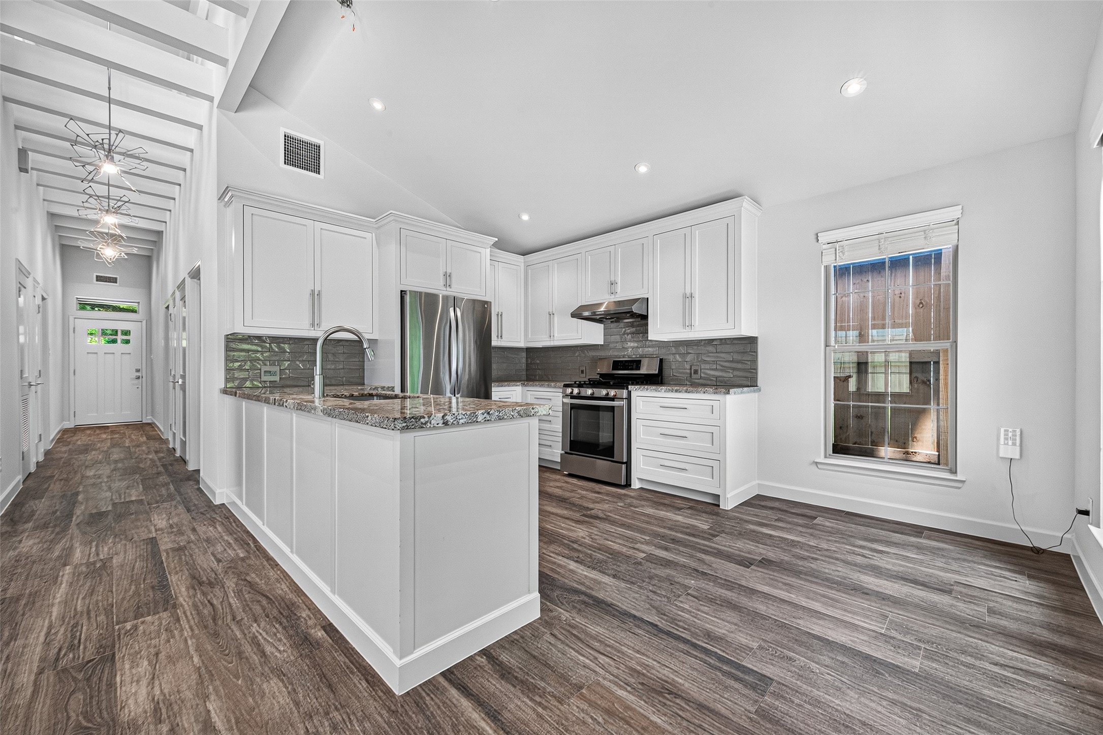 6441 Kirby Drive Property Photo 8