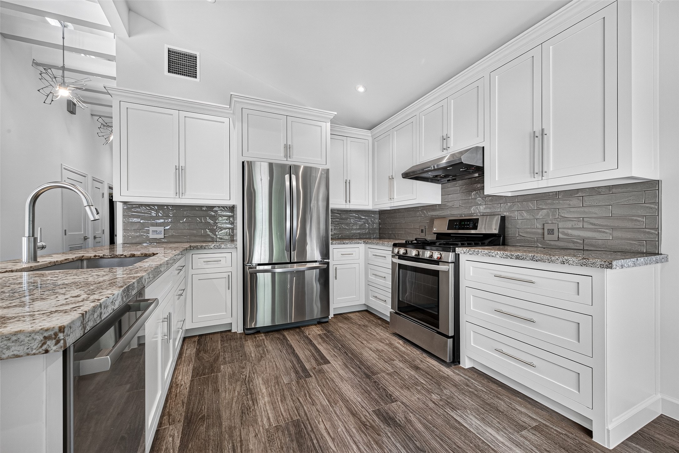 6441 Kirby Drive Property Photo 10