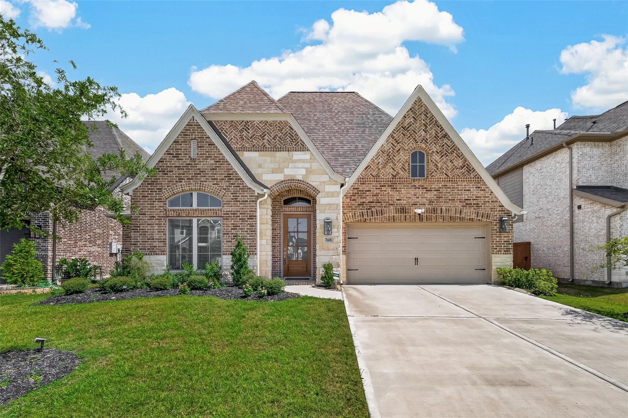 7614 Zinnia Blossom Lane Property Photo 3