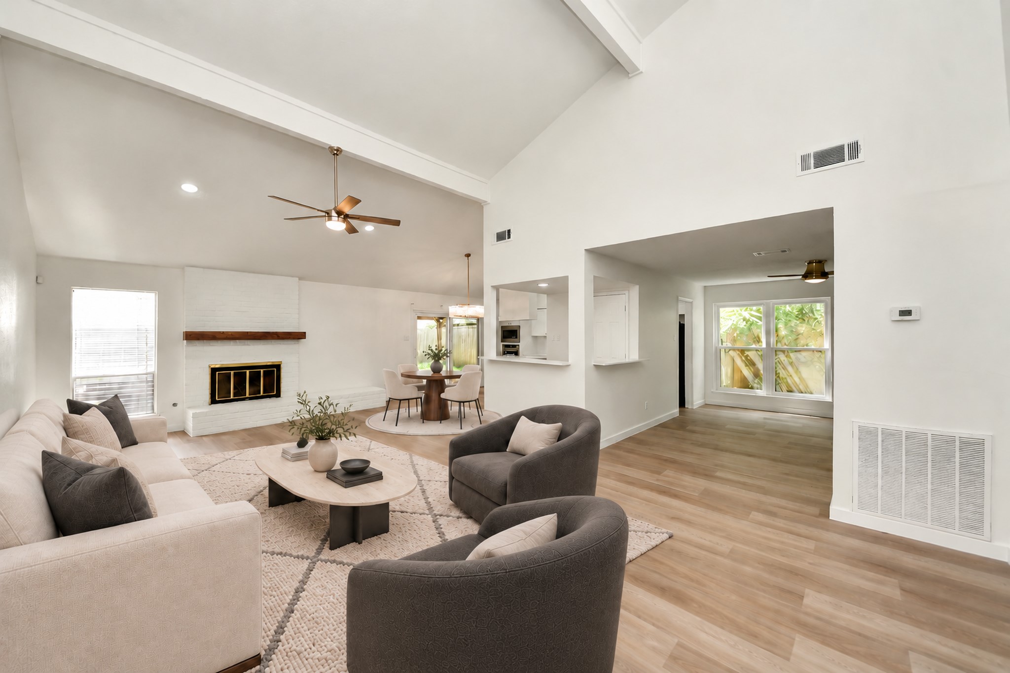 16310 Havenhurst Drive Property Photo 8