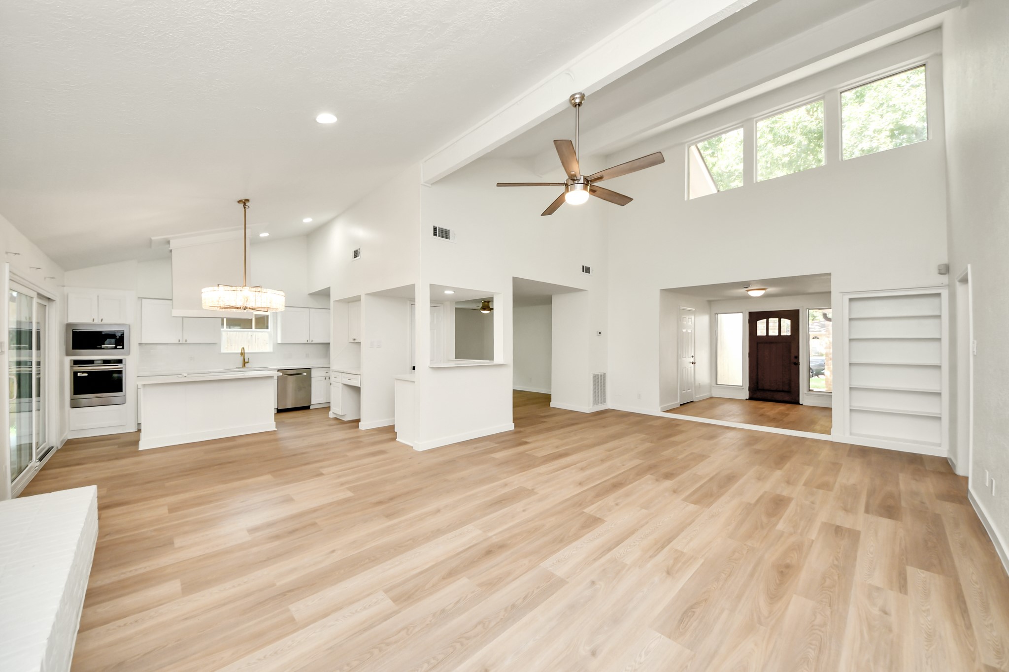 16310 Havenhurst Drive Property Photo 9