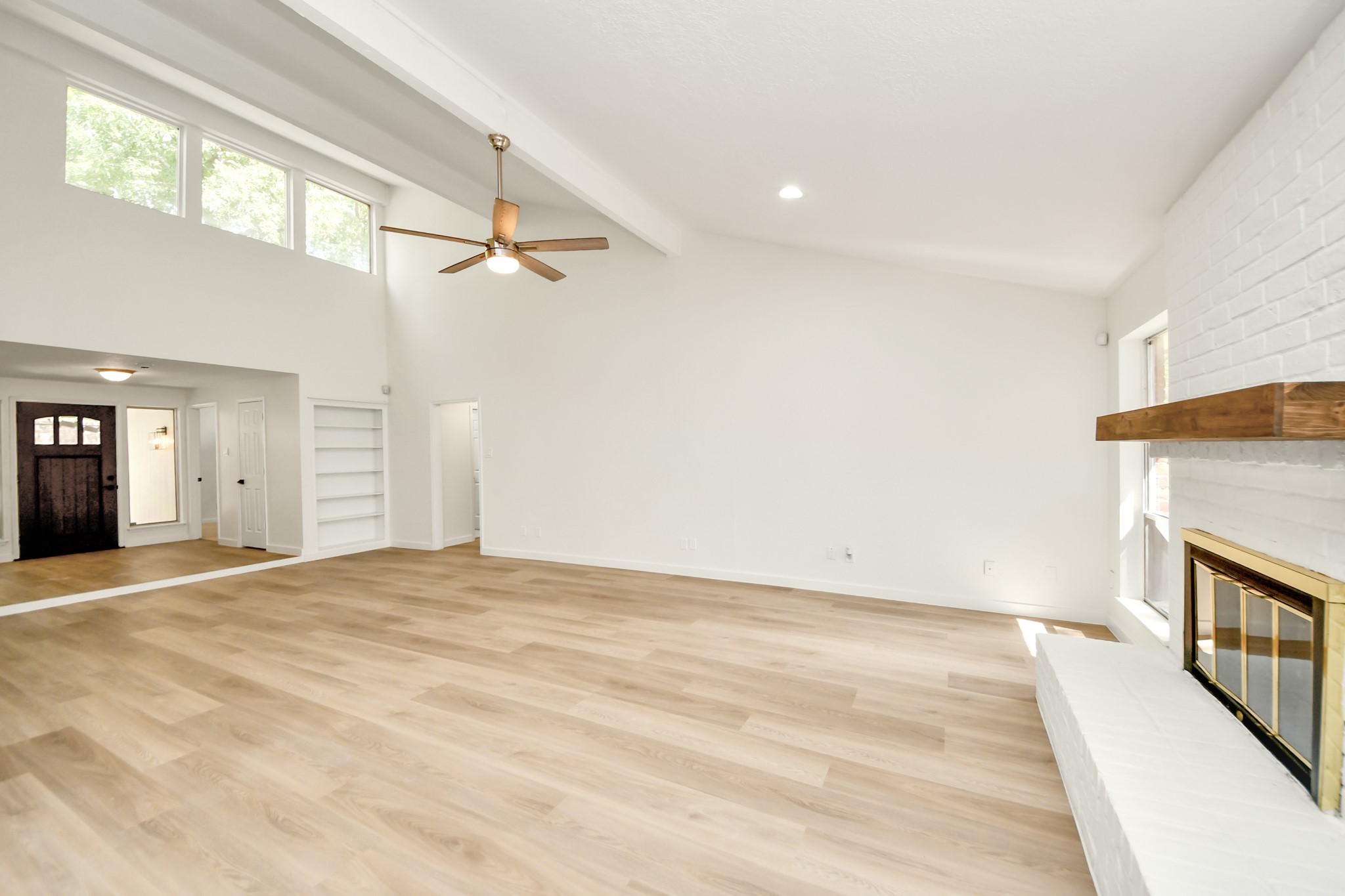 16310 Havenhurst Drive Property Photo 10