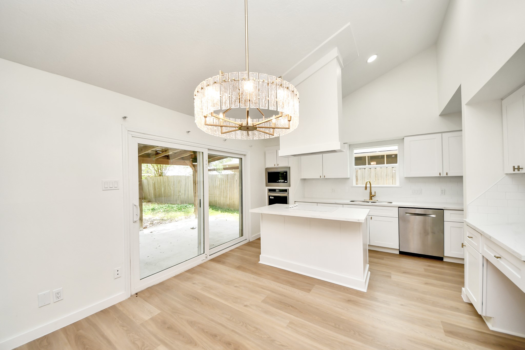 16310 Havenhurst Drive Property Photo 14