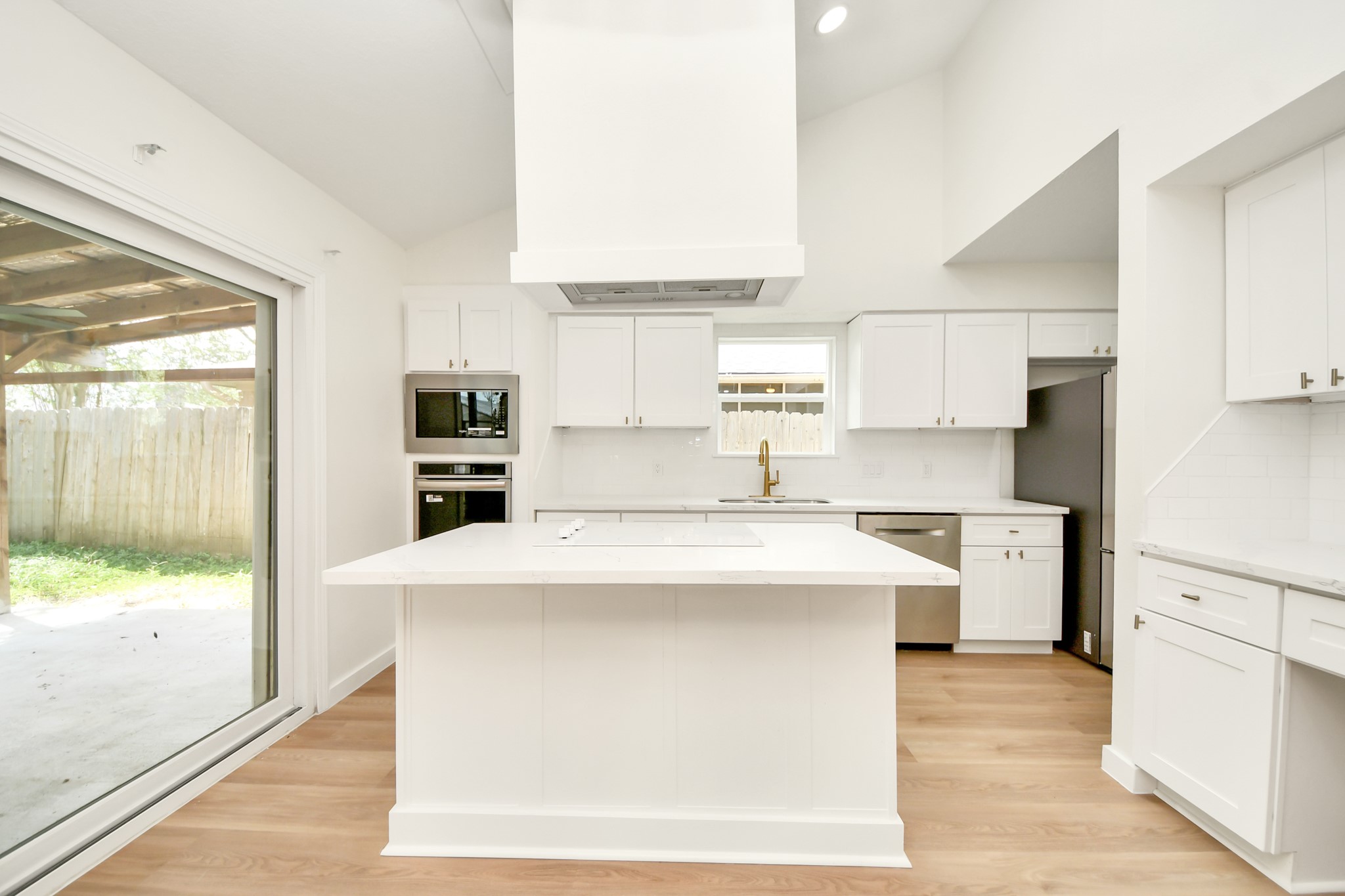16310 Havenhurst Drive Property Photo 15