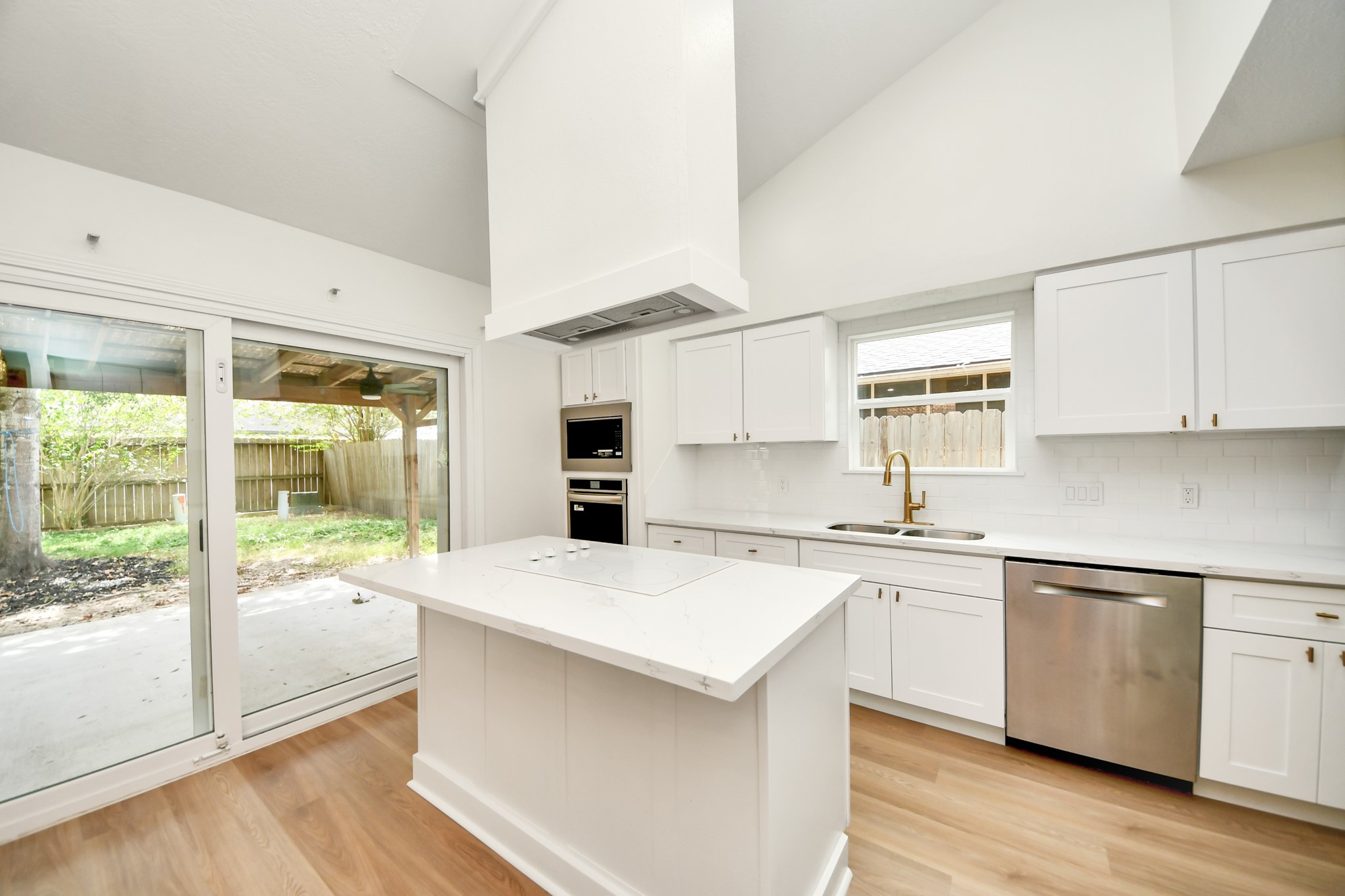 16310 Havenhurst Drive Property Photo 16