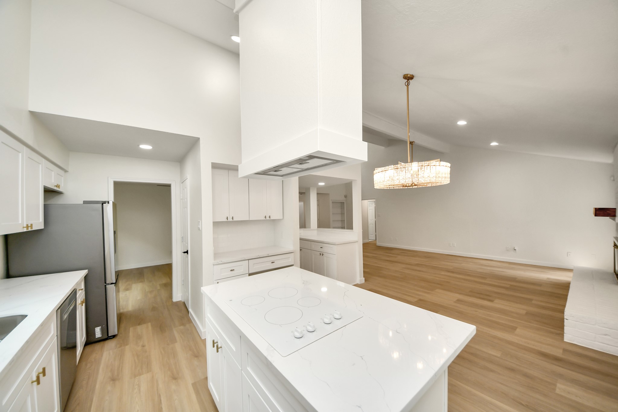 16310 Havenhurst Drive Property Photo 18