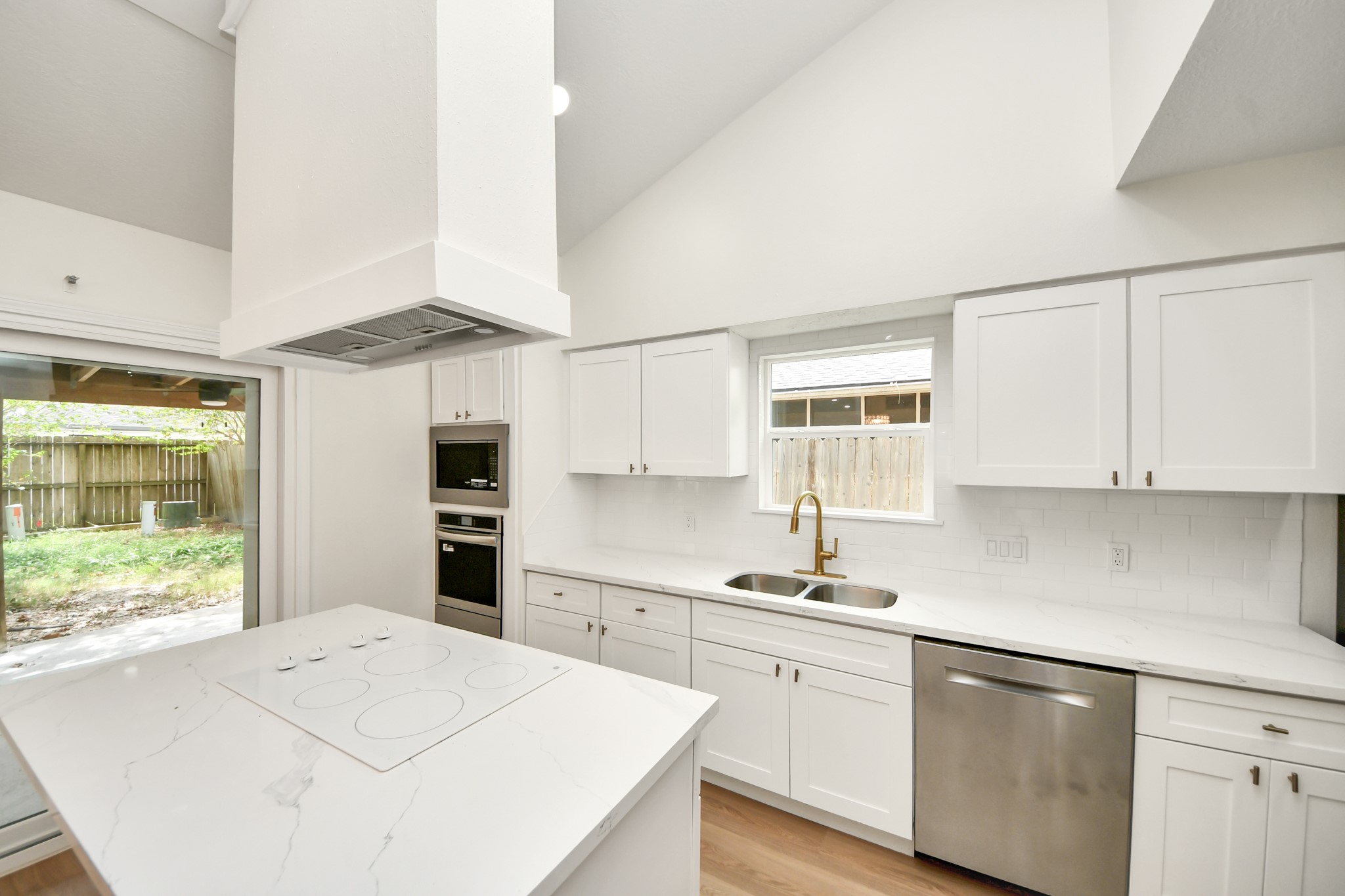 16310 Havenhurst Drive Property Photo 20