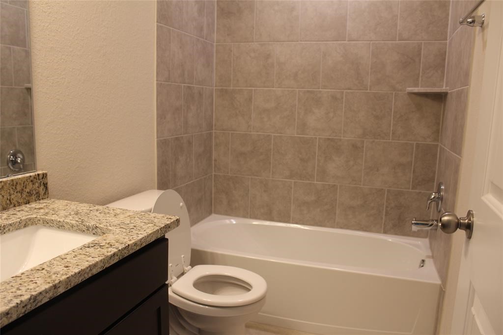 902 Briscoe Street Property Photo 4