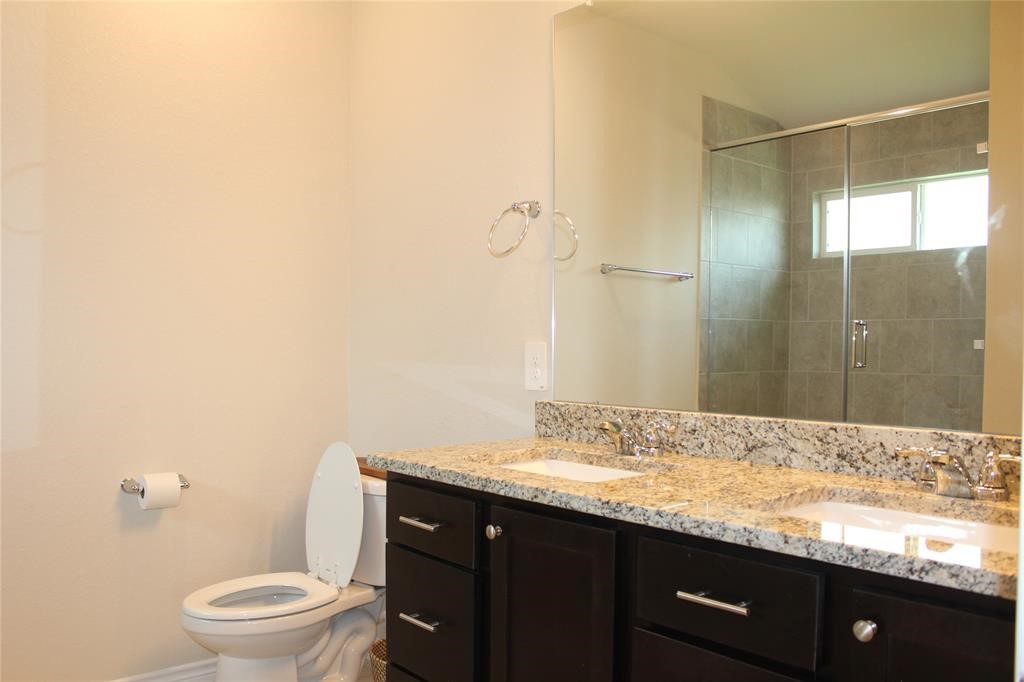 902 Briscoe Street Property Photo 6