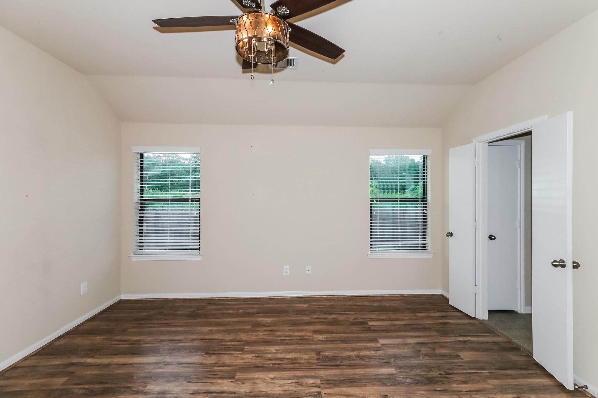429 De Coster Boulevard Property Photo 8