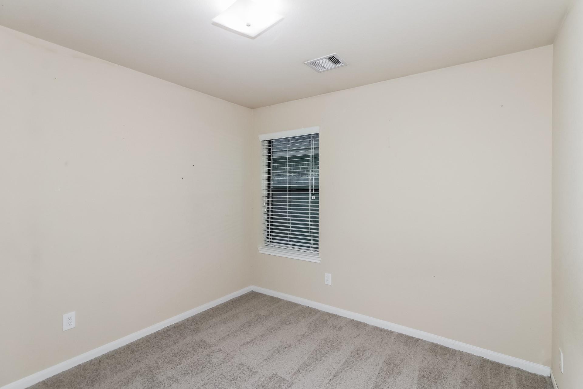 429 De Coster Boulevard Property Photo 9