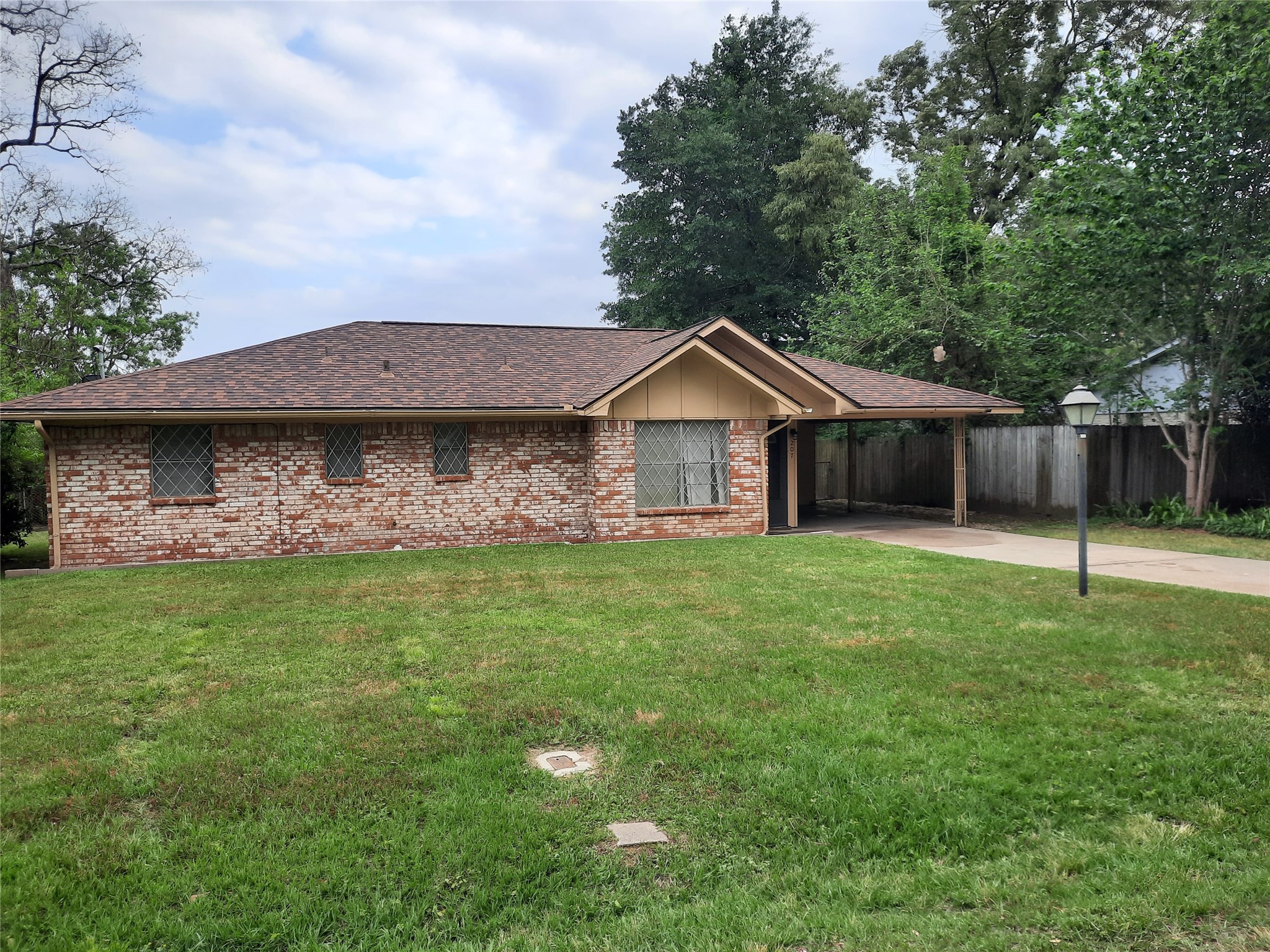 207 Shadow Oaks Drive Property Photo 1