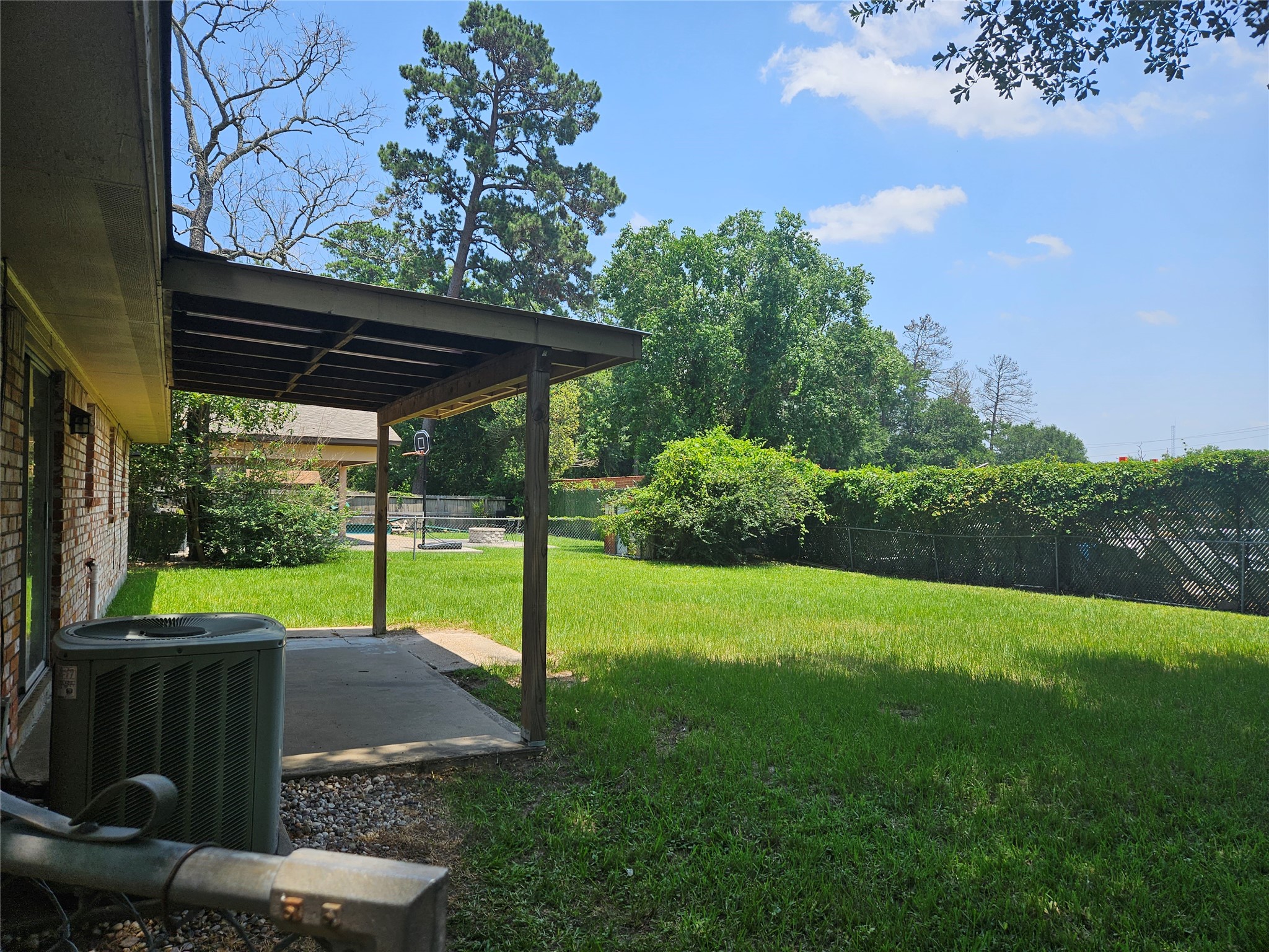 207 Shadow Oaks Drive Property Photo 3