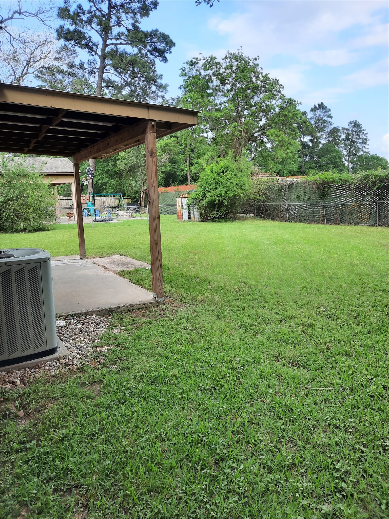 207 Shadow Oaks Drive Property Photo 6