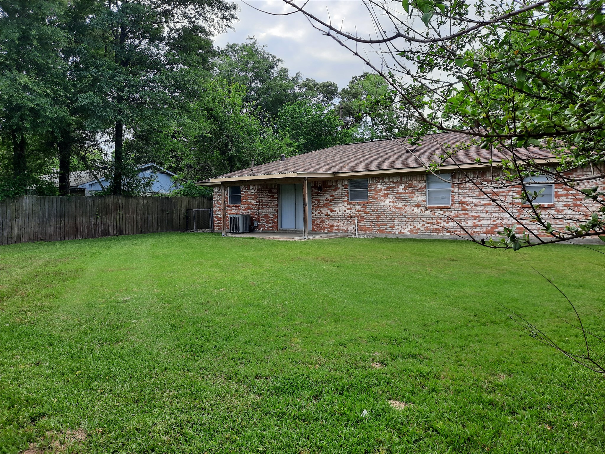 207 Shadow Oaks Drive Property Photo 7