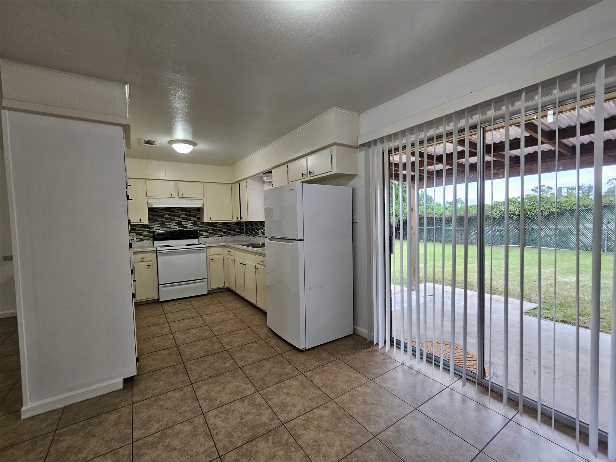 207 Shadow Oaks Drive Property Photo 16