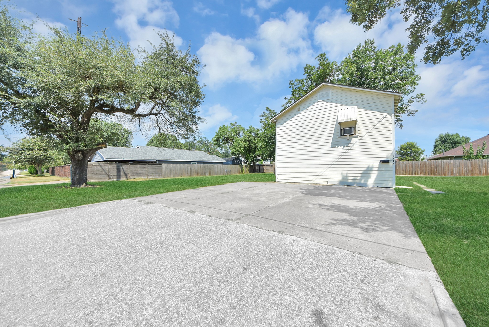 3415 Dover Property Photo 3