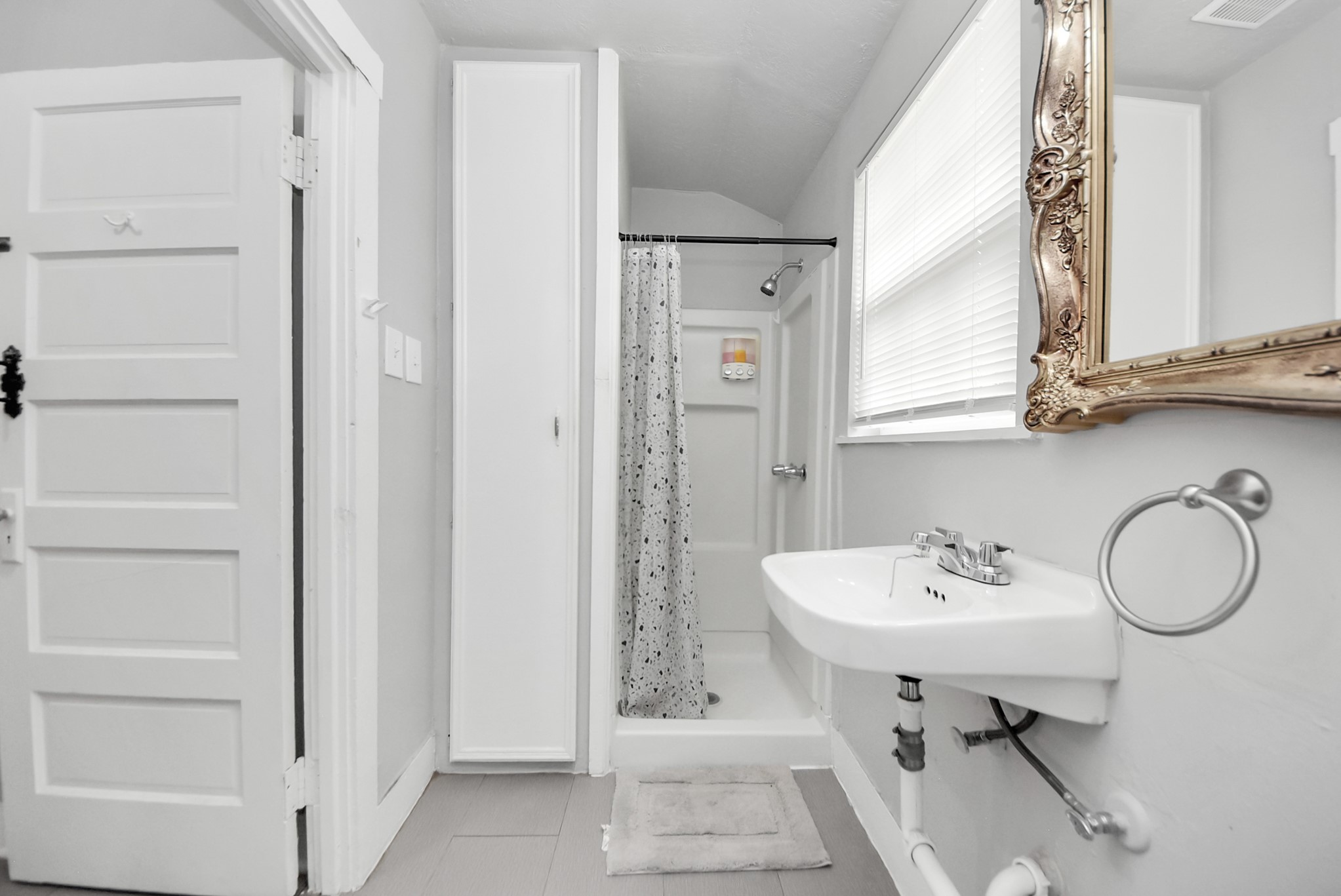 3415 Dover Property Photo 4
