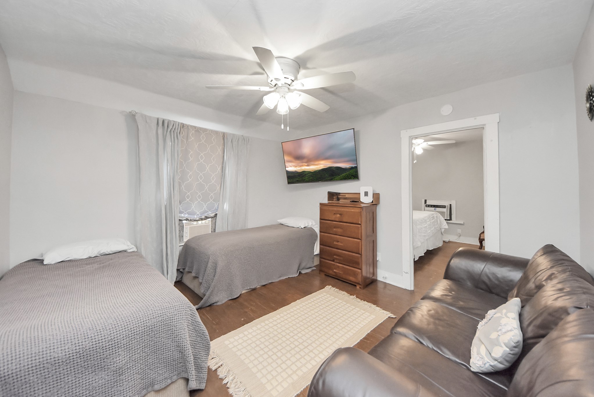 3415 Dover Property Photo 10