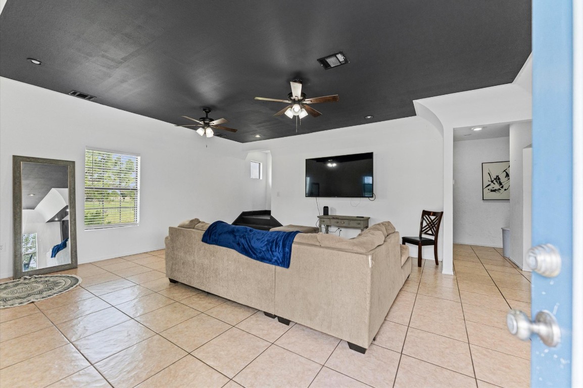 14002 Bryan Avenue Property Photo 3