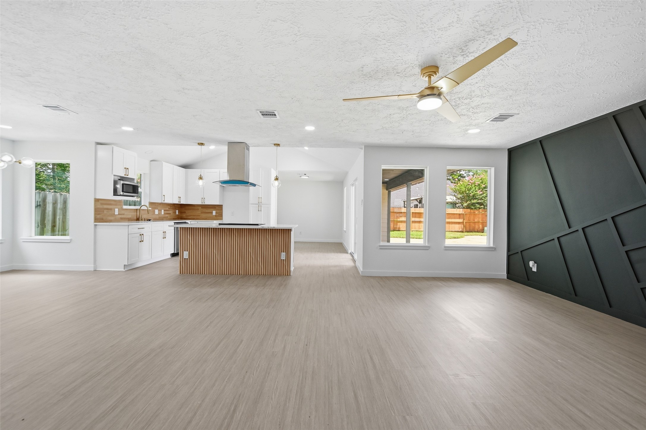 25402 Thistlewaite Lane Property Photo 8