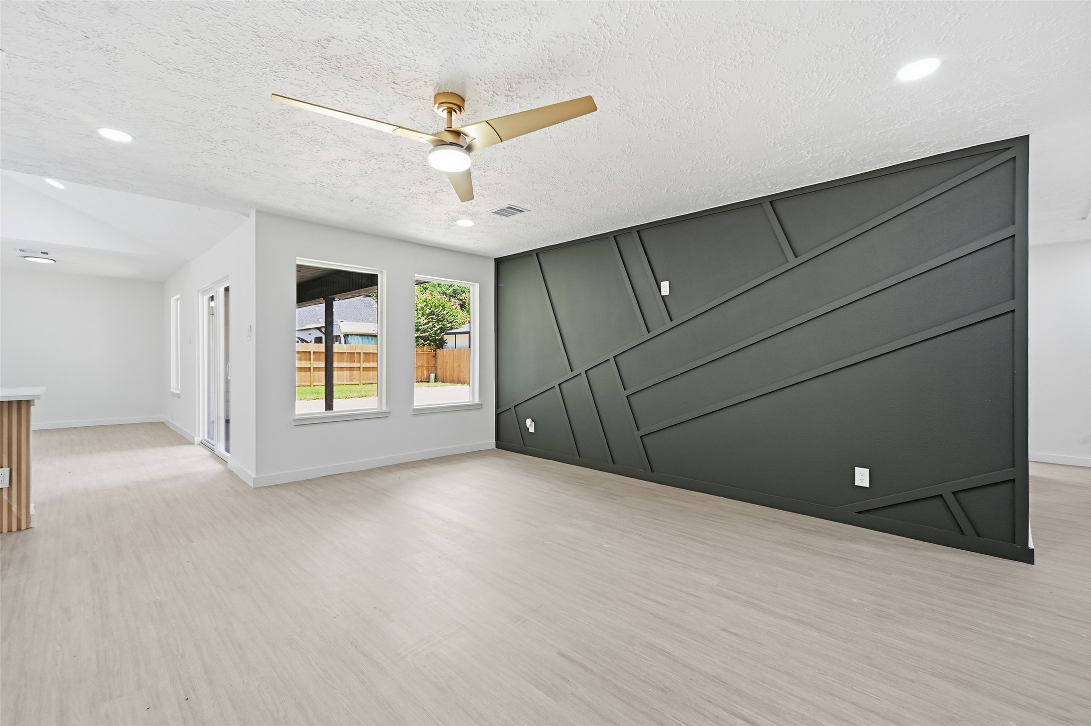 25402 Thistlewaite Lane Property Photo 11
