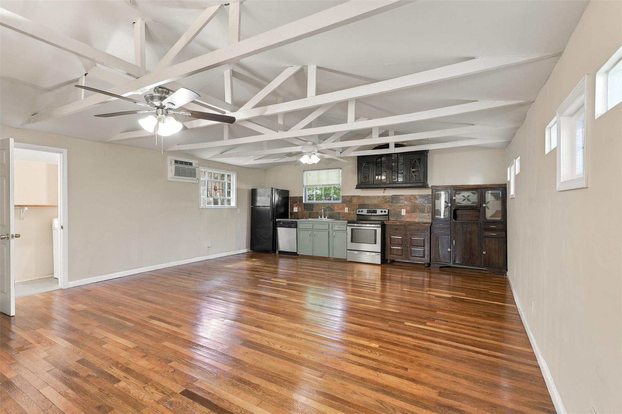 4505 Larch Lane C Property Photo 2