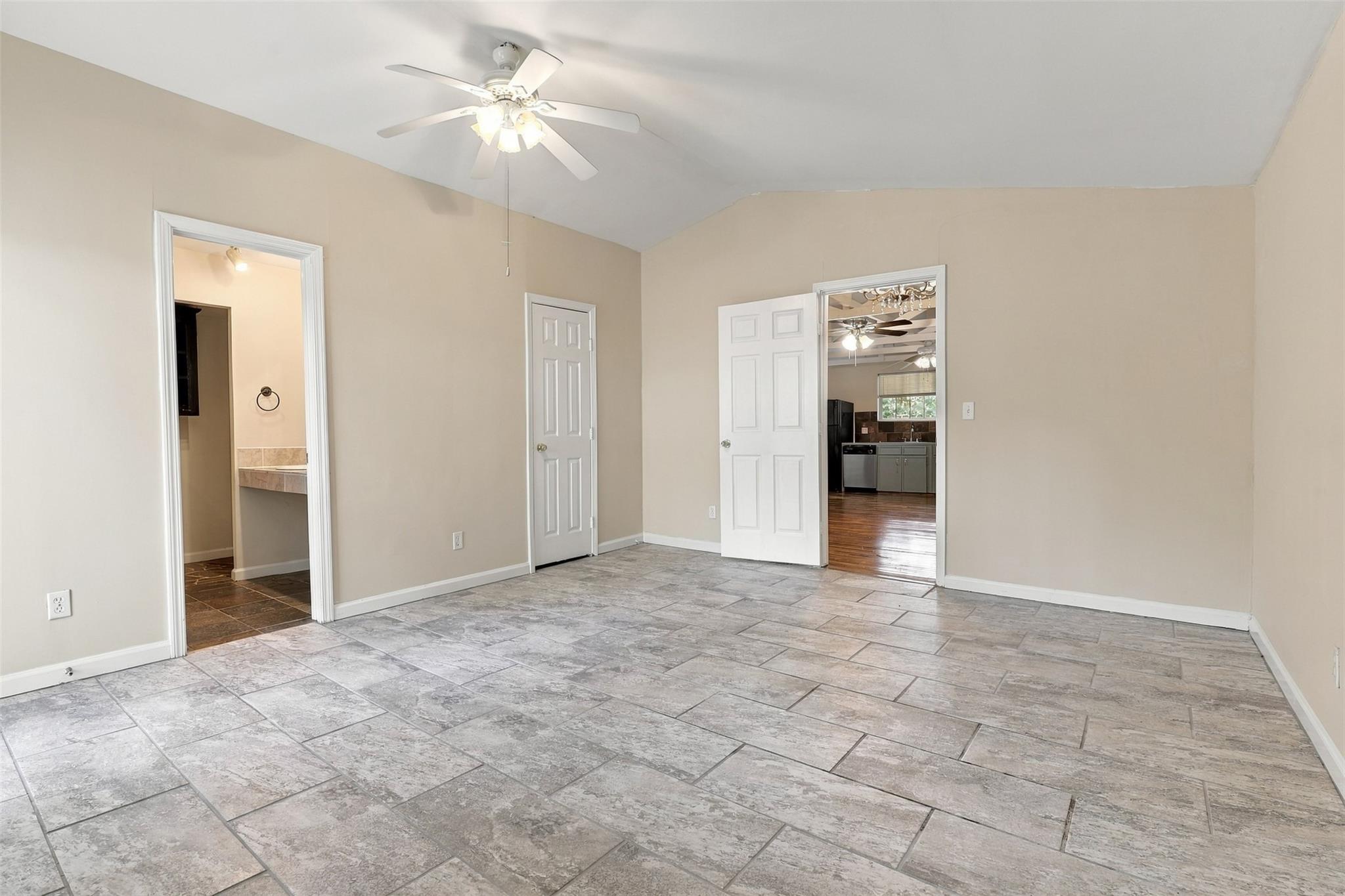 4505 Larch Lane C Property Photo 9
