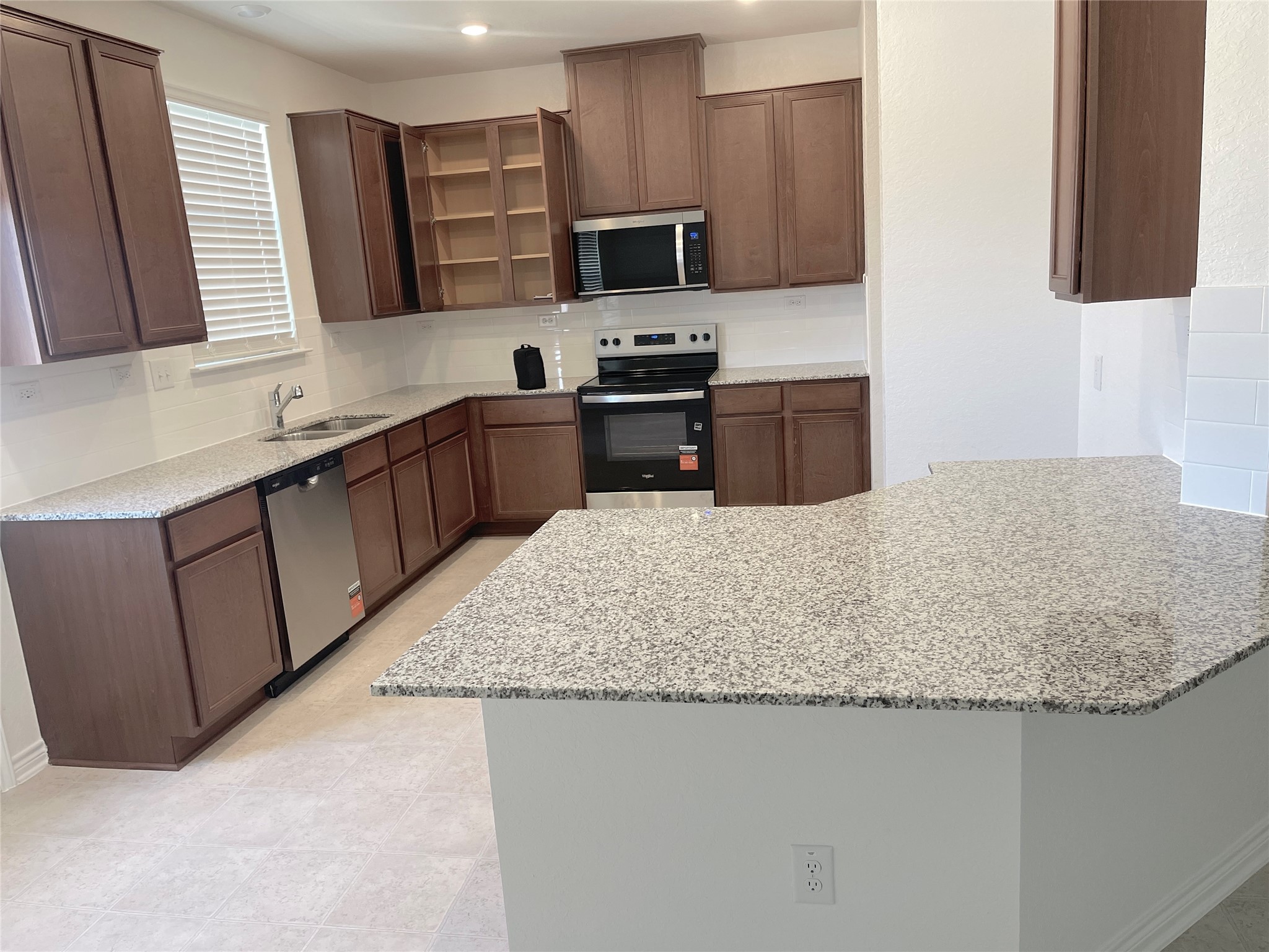 7543 Fishbowl Lane Property Photo 3