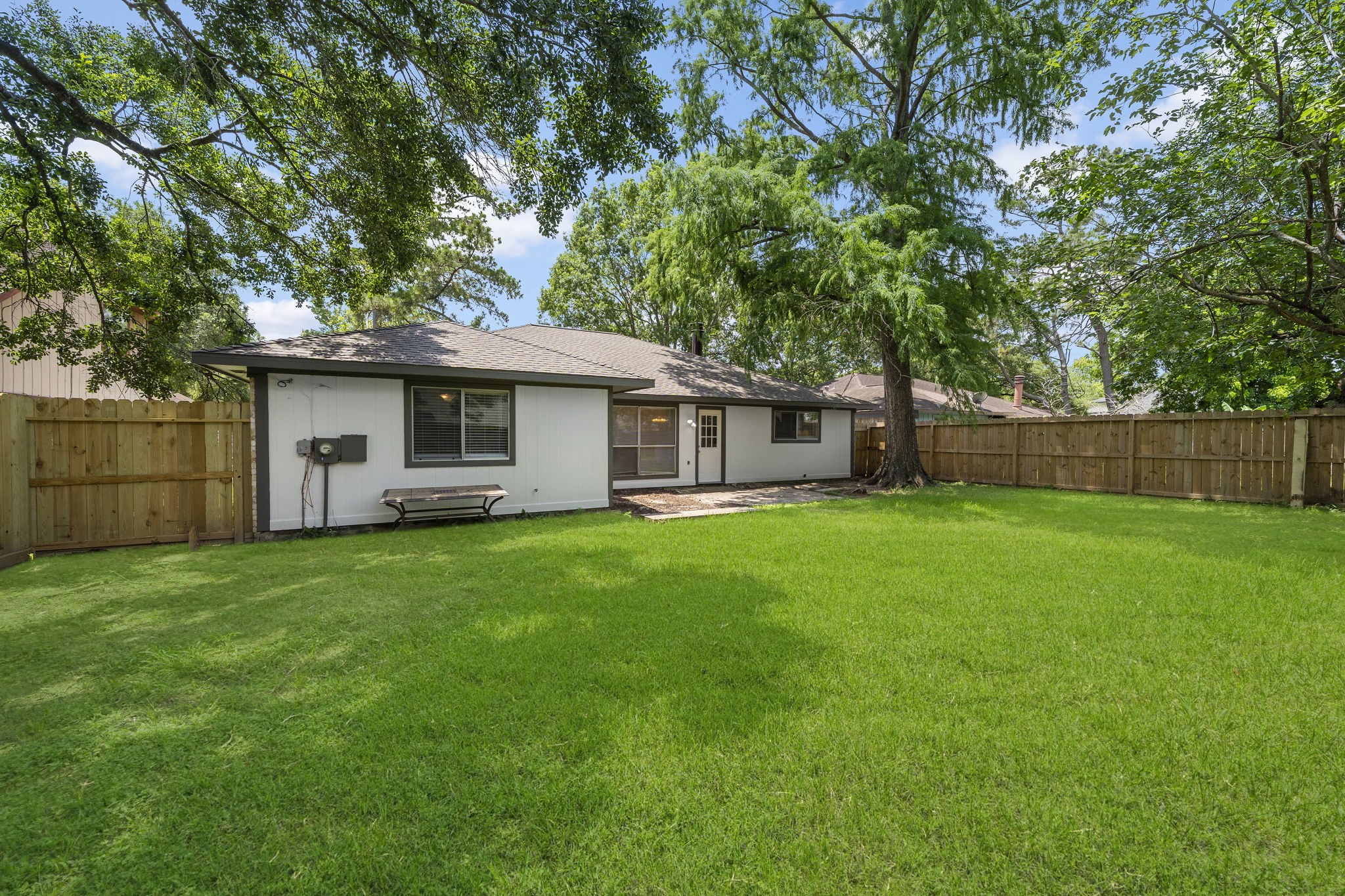 13815 Grosvenor Street Property Photo 34
