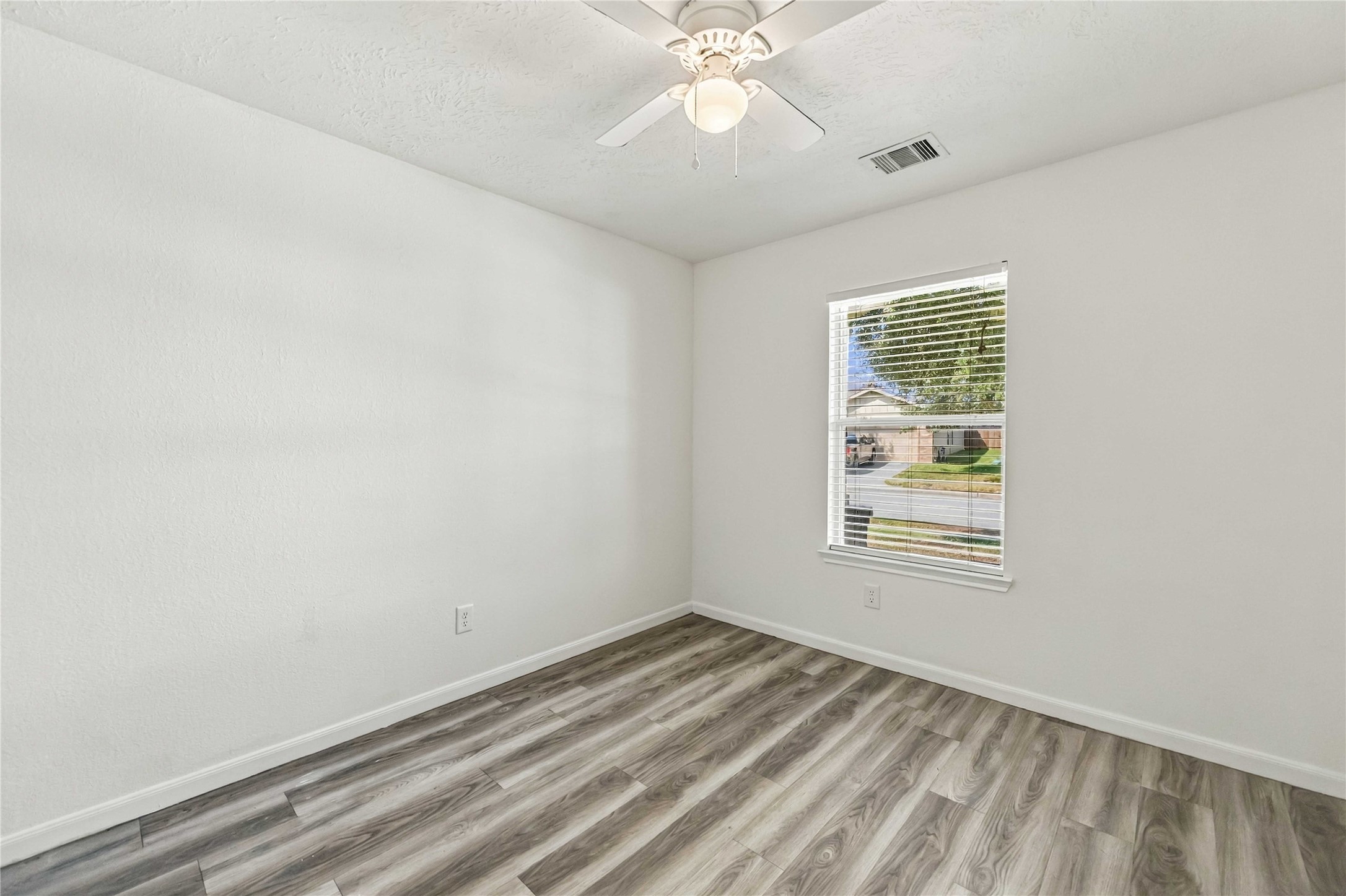 16011 Arapaho Bend Lane Property Photo 7