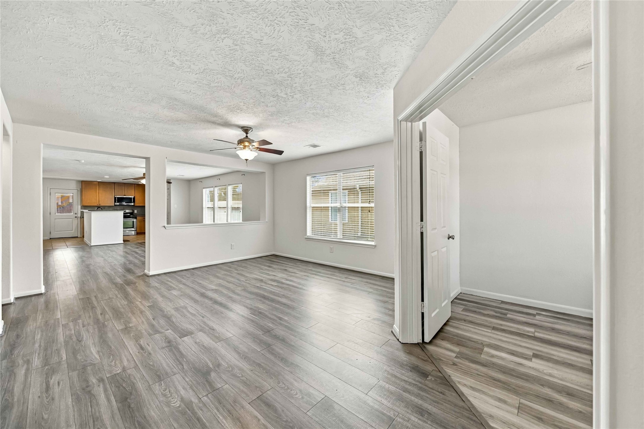 16011 Arapaho Bend Lane Property Photo 8