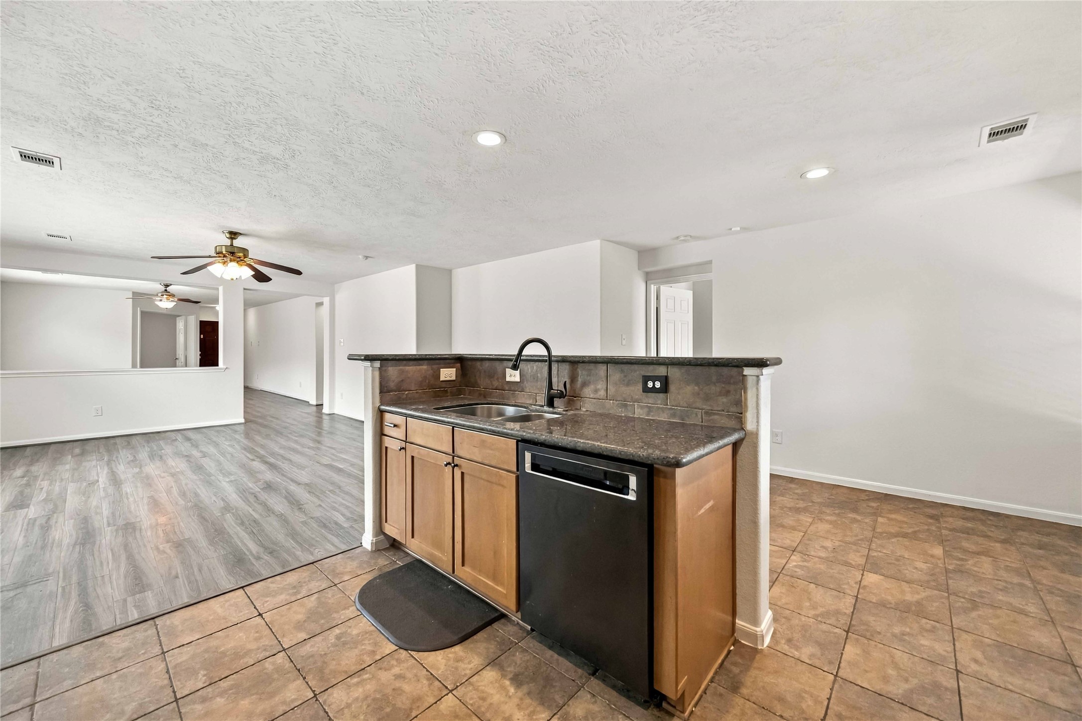 16011 Arapaho Bend Lane Property Photo 18