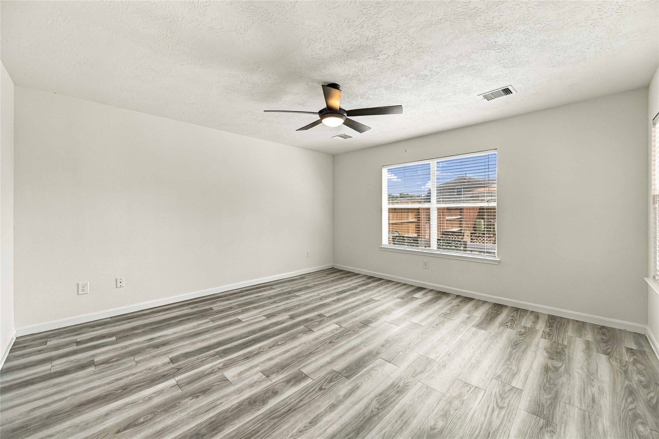 16011 Arapaho Bend Lane Property Photo 22