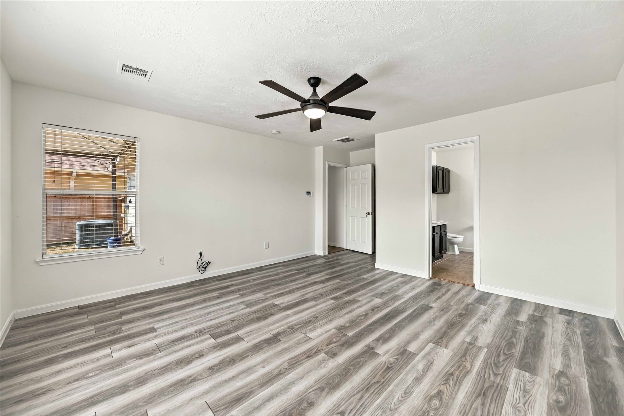 16011 Arapaho Bend Lane Property Photo 23