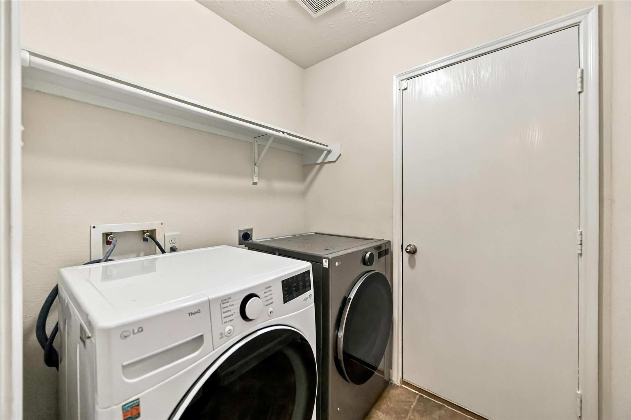 16011 Arapaho Bend Lane Property Photo 24